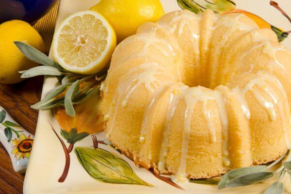 Bolo de Limão com Glacê de Limão: Fresco, cítrico e perfeito para os dias de verão