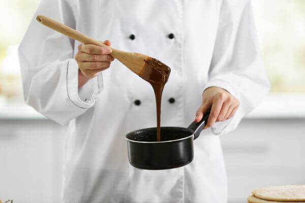 Explosão-de-Sabores-Bolo-de-Cenoura-com-Cobertura-de-Chocolate-que-Derrete-na-Boca