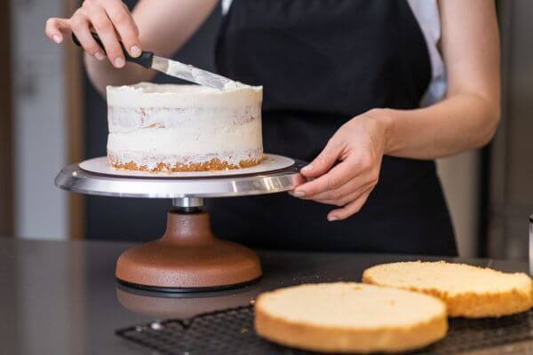 Bolo-de-Coco-com-Cobertura-de-Marshmallow-Uma-delícia-tropical-para-os-amantes-de-coco