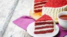 Bolo de Veludo Vermelho com Recheio de Cheesecake:Uma combinação indulgente e luxuosa