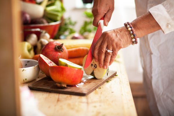 Salada-de-Frutas-com-Iogurte-e-Granola-Delícia-Tropical